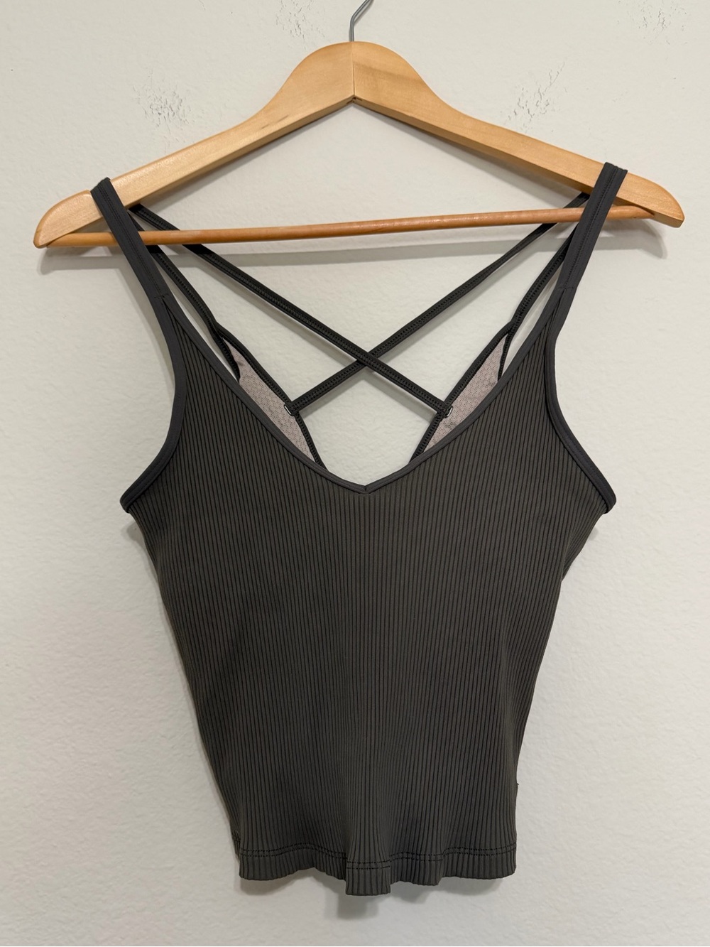 VUORI Green Ribbed Crop Tank Top Size Large - Picture 5 of 5
